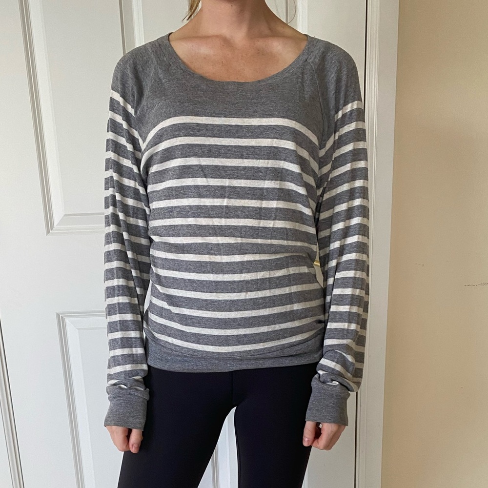 Aritzia TNA sweater XS